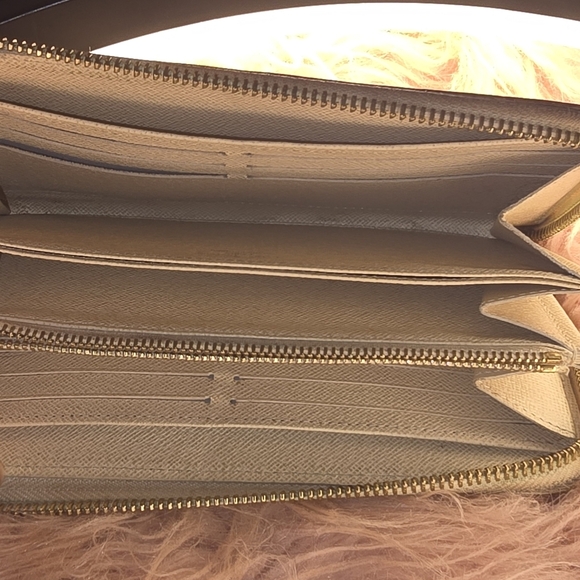 Louis Vuitton Damier Azur Zippy Wallet - Picture 15 of 16